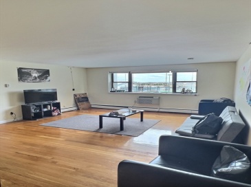 1039 Commonwealth Ave, Boston, Massachusetts, 2 Bedrooms Bedrooms, 3 Rooms Rooms,1 BathroomBathrooms,Residential Lease,For Rent,Commonwealth Ave,73538967