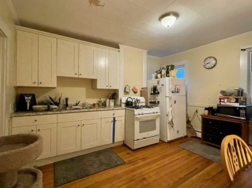 6 Reed Ct, Somerville, Massachusetts, 2 Bedrooms Bedrooms, 6 Rooms Rooms,1.5 BathroomsBathrooms,Residential Lease,For Rent,Reed Ct,73539075