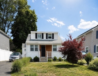74 Seminole Ave, Waltham, Massachusetts, 4 Bedrooms Bedrooms, 7 Rooms Rooms,2.5 BathroomsBathrooms,Residential Lease,For Rent,Seminole Ave,73539077
