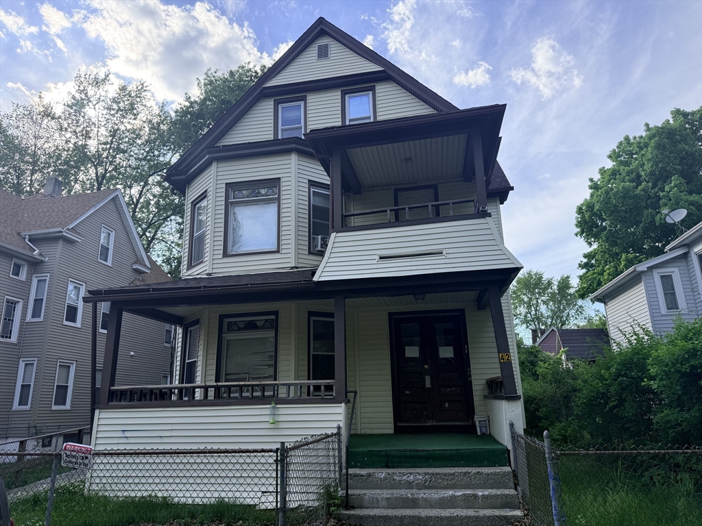 42 Hall St, Springfield, Massachusetts, 8 Bedrooms Bedrooms, 14 Rooms Rooms,3 BathroomsBathrooms,Residential Income,For Sale,Hall St,73527013