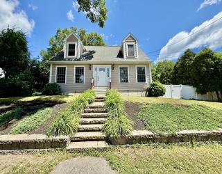 13 N Martin Rd, Amesbury, Massachusetts, 3 Bedrooms Bedrooms, 6 Rooms Rooms,2 BathroomsBathrooms,Residential,For Sale,N Martin Rd,73538949