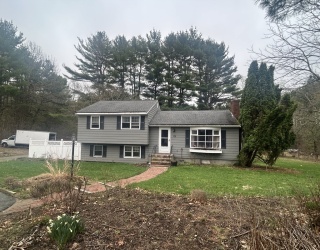 172 Village St, Millis, Massachusetts, 3 Bedrooms Bedrooms, 9 Rooms Rooms,1.5 BathroomsBathrooms,Residential,For Sale,Village St,73539006