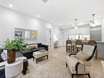 472 W Broadway, Boston, Massachusetts, 2 Bedrooms Bedrooms, 4 Rooms Rooms,2 BathroomsBathrooms,Residential,For Sale,W Broadway,73538917