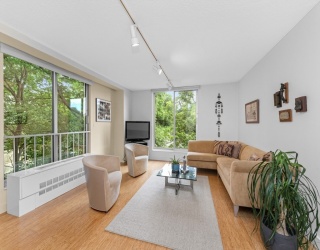 99 Pond Ave., Brookline, Massachusetts, 2 Bedrooms Bedrooms, 4 Rooms Rooms,2 BathroomsBathrooms,Residential,For Sale,Pond Ave.,73539115