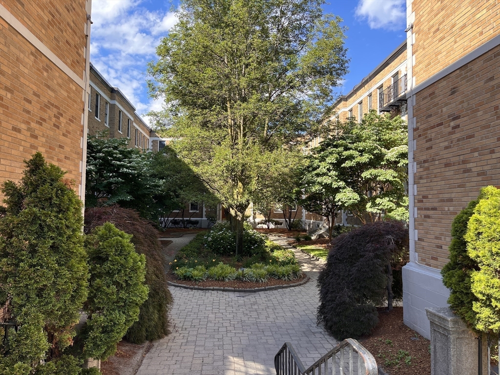 854 Massachusetts Ave, Cambridge, Massachusetts, 1 Bedroom Bedrooms, 3 Rooms Rooms,1 BathroomBathrooms,Residential Lease,For Rent,Massachusetts Ave,73539147