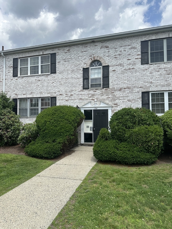 194 Lake Ave, Boston, Massachusetts, 2 Bedrooms Bedrooms, 4 Rooms Rooms,1 BathroomBathrooms,Residential Lease,For Rent,Lake Ave,73539082