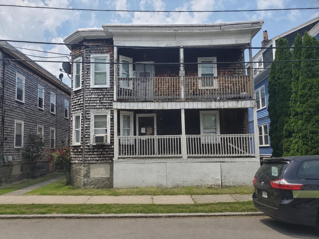 36 Perkins St, Salem, Massachusetts, 3 Bedrooms Bedrooms, 6 Rooms Rooms,1 BathroomBathrooms,Residential,For Sale,Perkins St,73539220