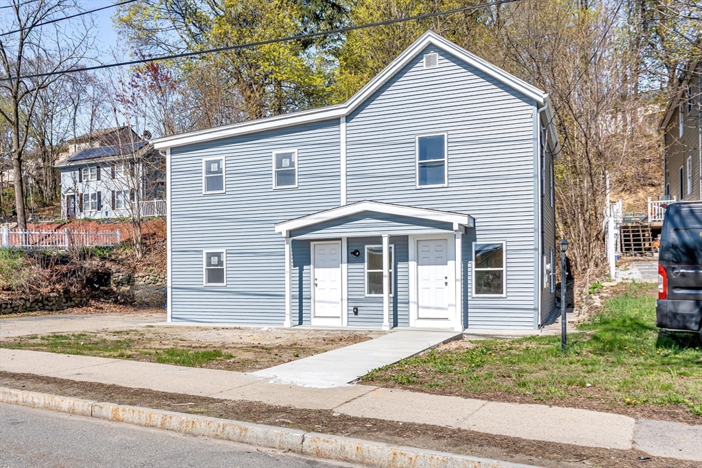 70 Marston Street, Lawrence, Massachusetts, 4 Bedrooms Bedrooms, 8 Rooms Rooms,2 BathroomsBathrooms,Residential Income,For Sale,Marston Street,73539237