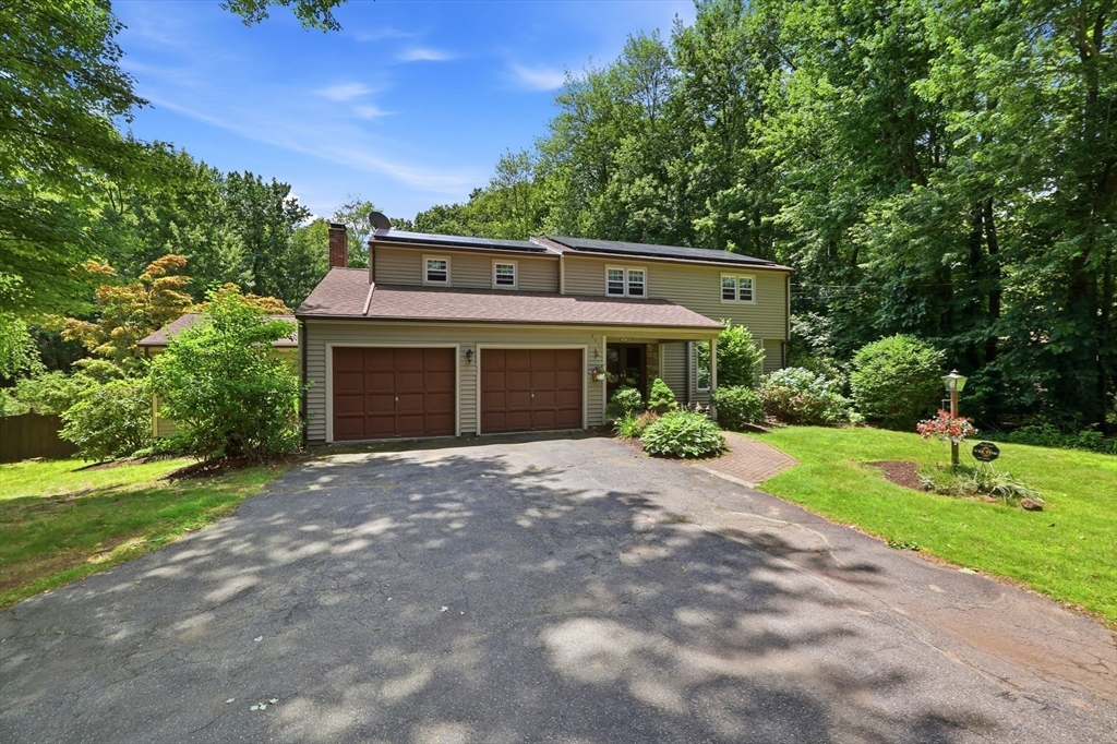 431 Prospect St, East Longmeadow, Massachusetts, 4 Bedrooms Bedrooms, 9 Rooms Rooms,2.5 BathroomsBathrooms,Residential,For Sale,Prospect St,73539030