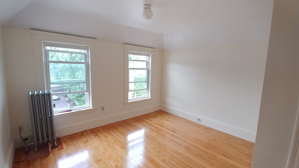 28 Commonwealth Rd, Watertown, Massachusetts, 1 Bedroom Bedrooms, 2 Rooms Rooms,1 BathroomBathrooms,Residential Lease,For Rent,Commonwealth Rd,73539168
