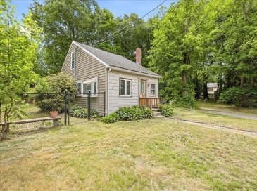 2 Hillwood Ave, Stoughton, Massachusetts, 3 Bedrooms Bedrooms, 5 Rooms Rooms,1 BathroomBathrooms,Residential,For Sale,Hillwood Ave,73538952 2 Hillwood Ave, Stoughton, Massachusetts, 3 Bedrooms Bedrooms, 5 Rooms Rooms,1 BathroomBathrooms,Residential,For Sale,Hillwood Ave,73538952