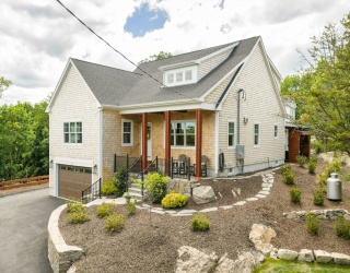 7 Laurel Street, Hingham, Massachusetts, 3 Bedrooms Bedrooms, 10 Rooms Rooms,3.5 BathroomsBathrooms,Residential,For Sale,Laurel Street,73539017