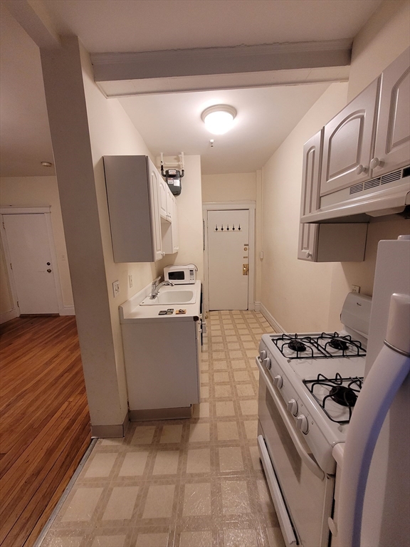 60 Queensbury St, Boston, Massachusetts, 3 Rooms Rooms,1 BathroomBathrooms,Residential,For Sale,Queensbury St,73539192