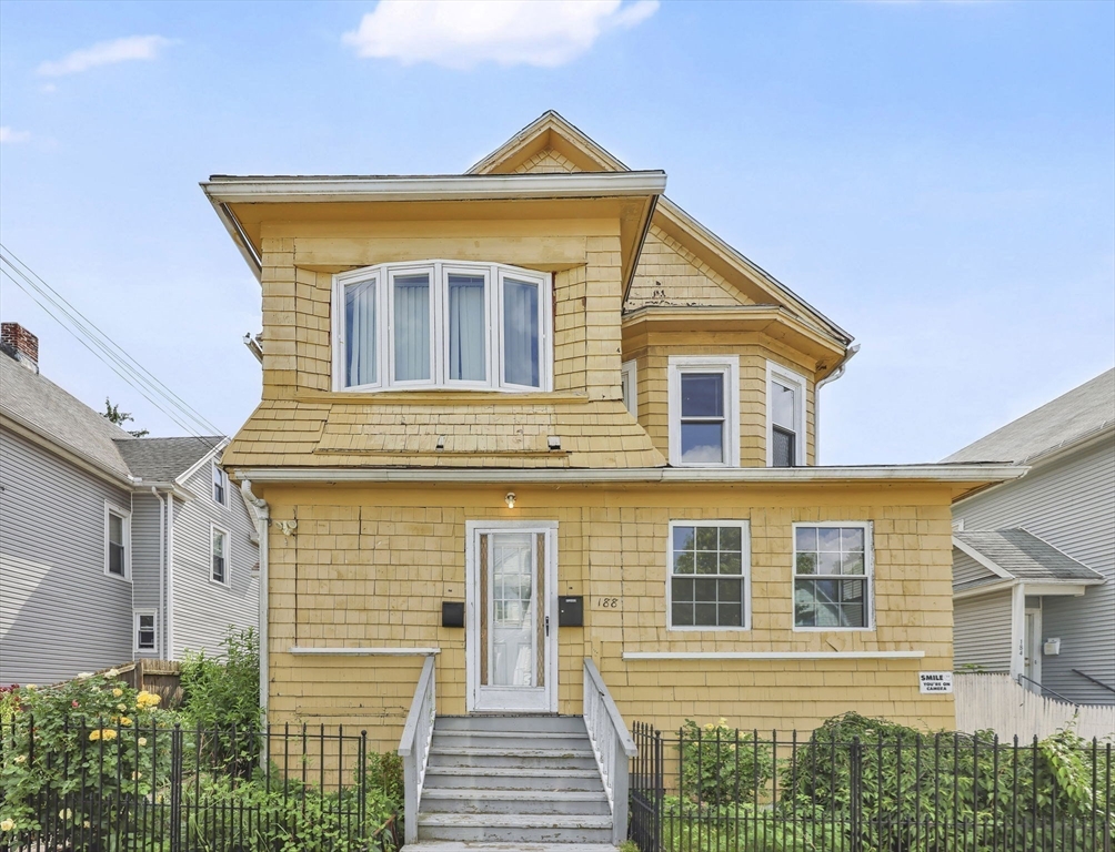 188-190 Commonwealth Ave, Springfield, Massachusetts, 6 Bedrooms Bedrooms, 12 Rooms Rooms,2.5 BathroomsBathrooms,Residential Income,For Sale,Commonwealth Ave,73539197