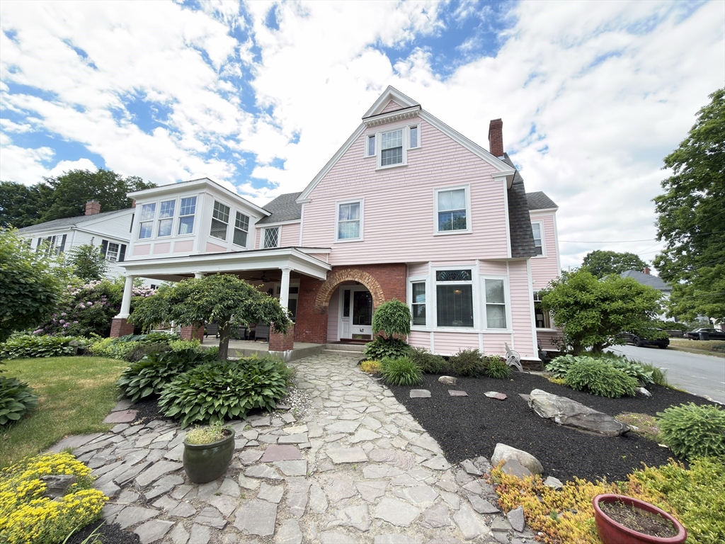 47 Salem St, Haverhill, Massachusetts, 6 Bedrooms Bedrooms, 12 Rooms Rooms,3.5 BathroomsBathrooms,Residential,For Sale,Salem St,73539120
