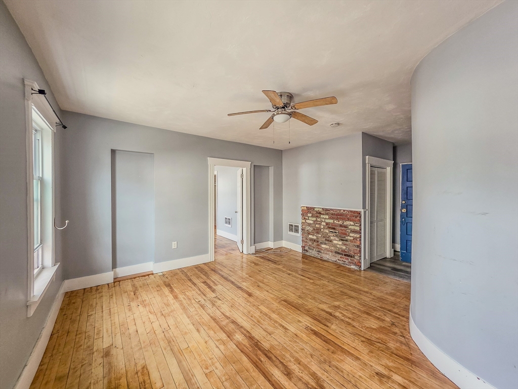 9 Greenwood St, Worcester, Massachusetts, 3 Bedrooms Bedrooms, 6 Rooms Rooms,1 BathroomBathrooms,Residential Lease,For Rent,Greenwood St,73539257