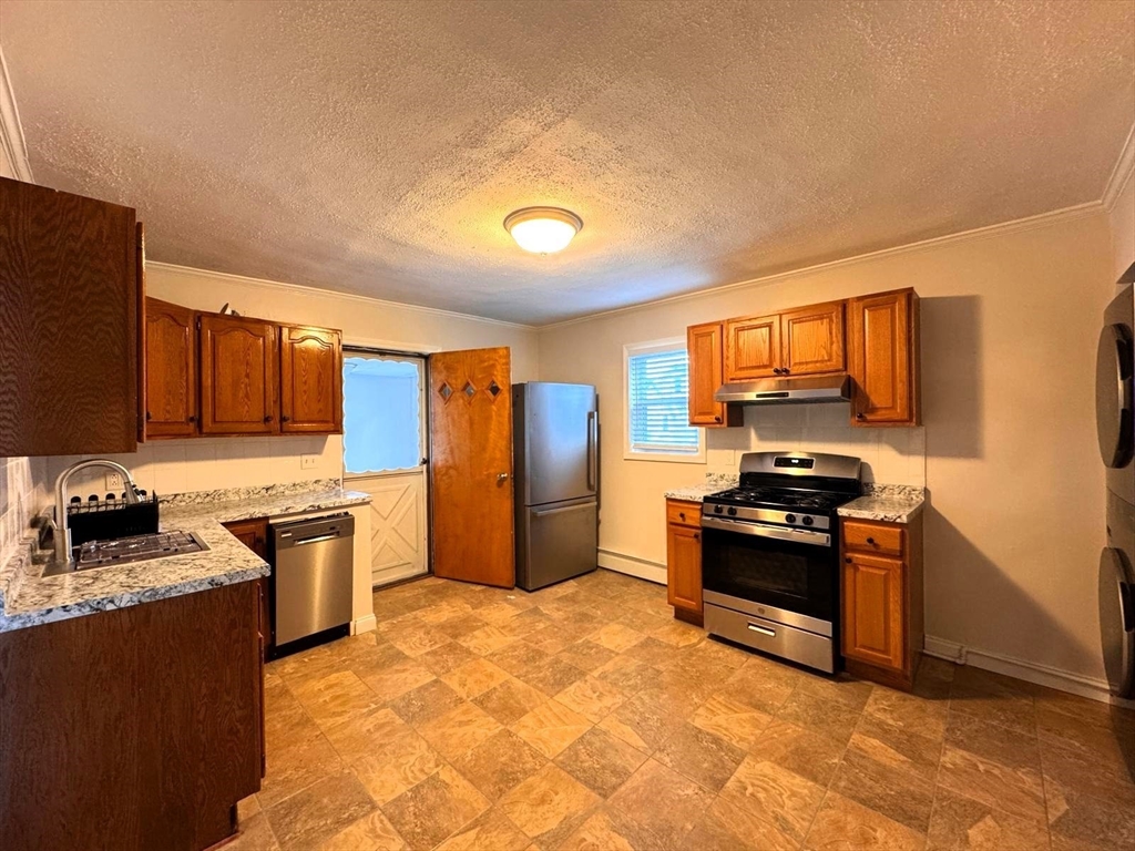 38 Hunting St, Cambridge, Massachusetts, 3 Bedrooms Bedrooms, 7 Rooms Rooms,1 BathroomBathrooms,Residential Lease,For Rent,Hunting St,73539285