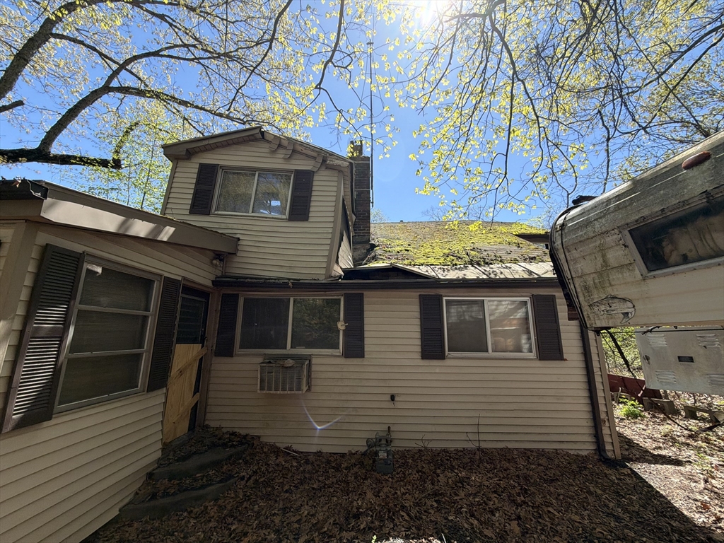 4 Ellen St, Worcester, Massachusetts, 4 Bedrooms Bedrooms, 8 Rooms Rooms,1.5 BathroomsBathrooms,Residential,For Sale,Ellen St,73523402