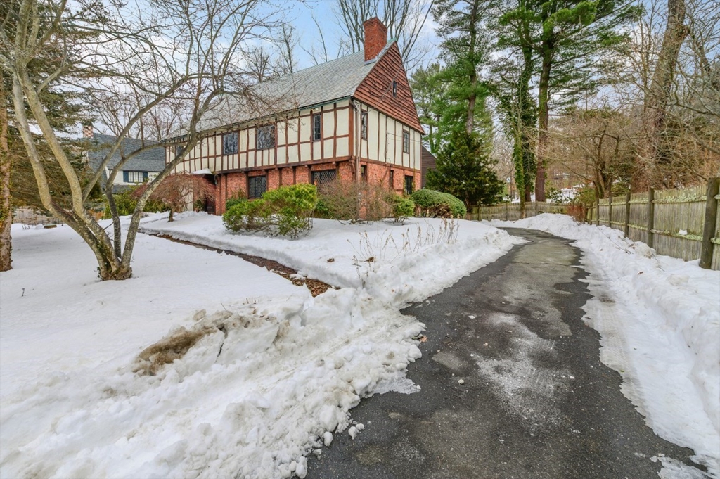 764 Hammond St, Brookline, Massachusetts, 4 Bedrooms Bedrooms, 8 Rooms Rooms,3 BathroomsBathrooms,Residential,For Sale,Hammond St,73482825