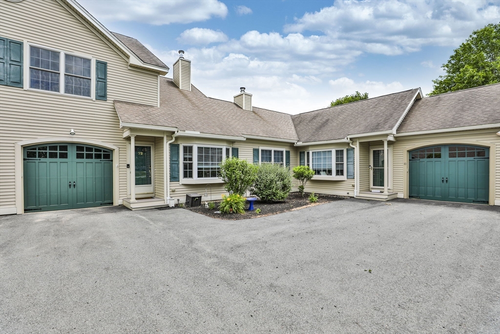72 Mountain Village Road, Windham, New Hampshire, 2 Bedrooms Bedrooms, 5 Rooms Rooms,2.5 BathroomsBathrooms,Residential,For Sale,Mountain Village Road,73539292