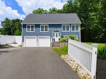 7 Tabor Rd, Uxbridge, Massachusetts, 4 Bedrooms Bedrooms, 7 Rooms Rooms,2.5 BathroomsBathrooms,Residential,For Sale,Tabor Rd,73539302
