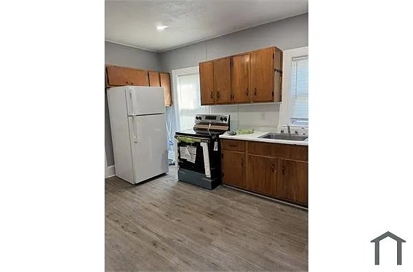 25 W Wyoming Ave, Melrose, Massachusetts, 2 Bedrooms Bedrooms, 4 Rooms Rooms,1 BathroomBathrooms,Residential Lease,For Rent,W Wyoming Ave,73539311