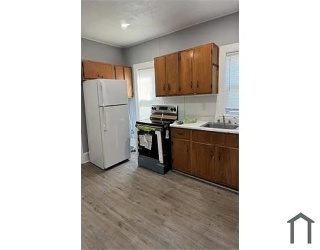 25 W Wyoming Ave, Melrose, Massachusetts, 2 Bedrooms Bedrooms, 4 Rooms Rooms,1 BathroomBathrooms,Residential Lease,For Rent,W Wyoming Ave,73539311