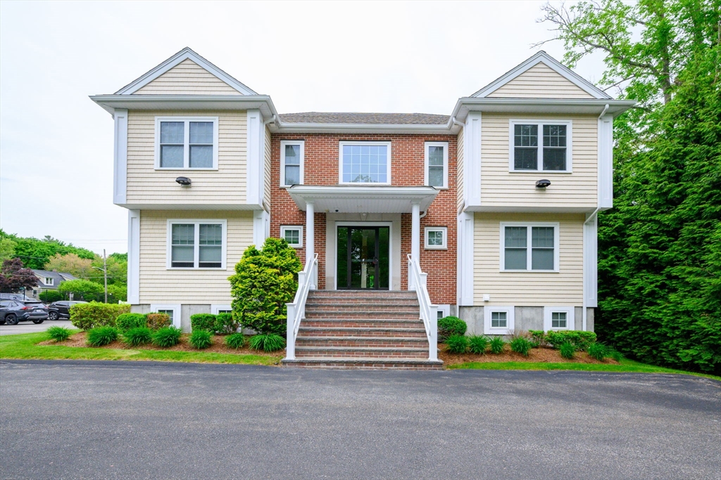 154 Bedford St, Abington, Massachusetts, 11 Bedrooms Bedrooms, 33 Rooms Rooms,11 BathroomsBathrooms,Residential Income,For Sale,Bedford St,73539334