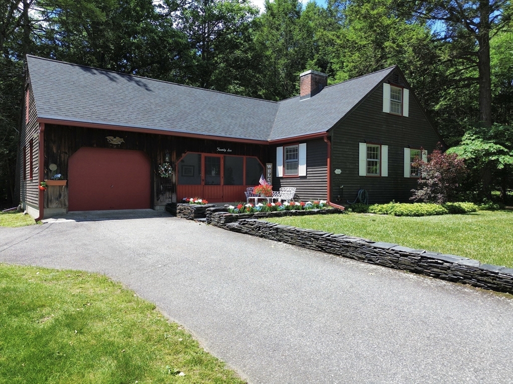 26 Oak Hill Road, Greenfield, Massachusetts, 3 Bedrooms Bedrooms, 6 Rooms Rooms,2 BathroomsBathrooms,Residential,For Sale,Oak Hill Road,73539362