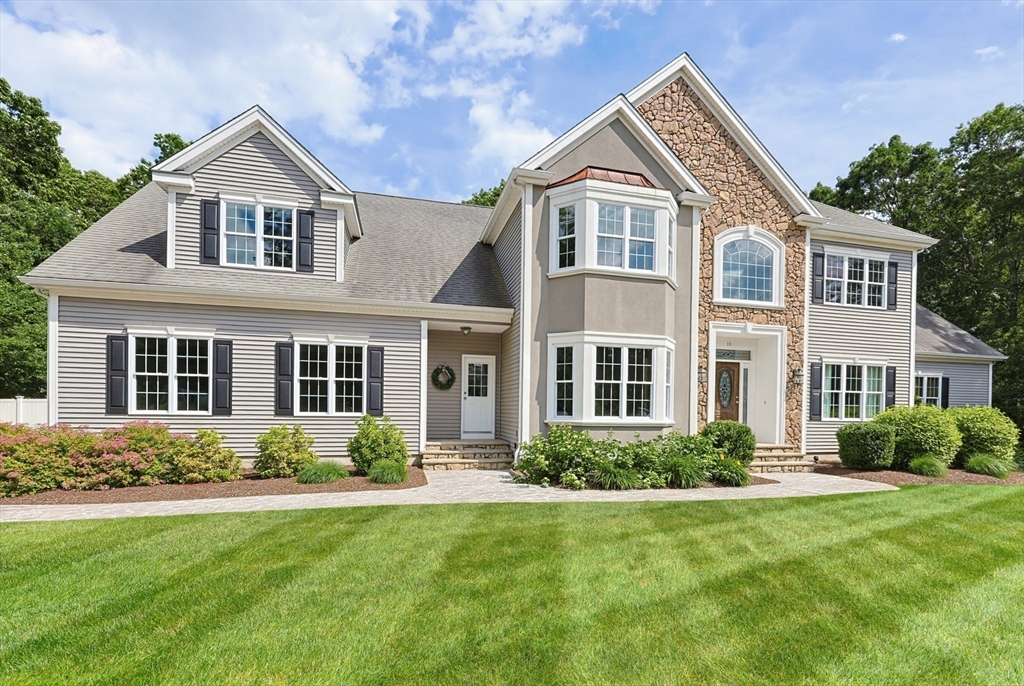 10 Weston Ave, Foxboro, Massachusetts, 4 Bedrooms Bedrooms, 13 Rooms Rooms,3 BathroomsBathrooms,Residential,For Sale,Weston Ave,73539371