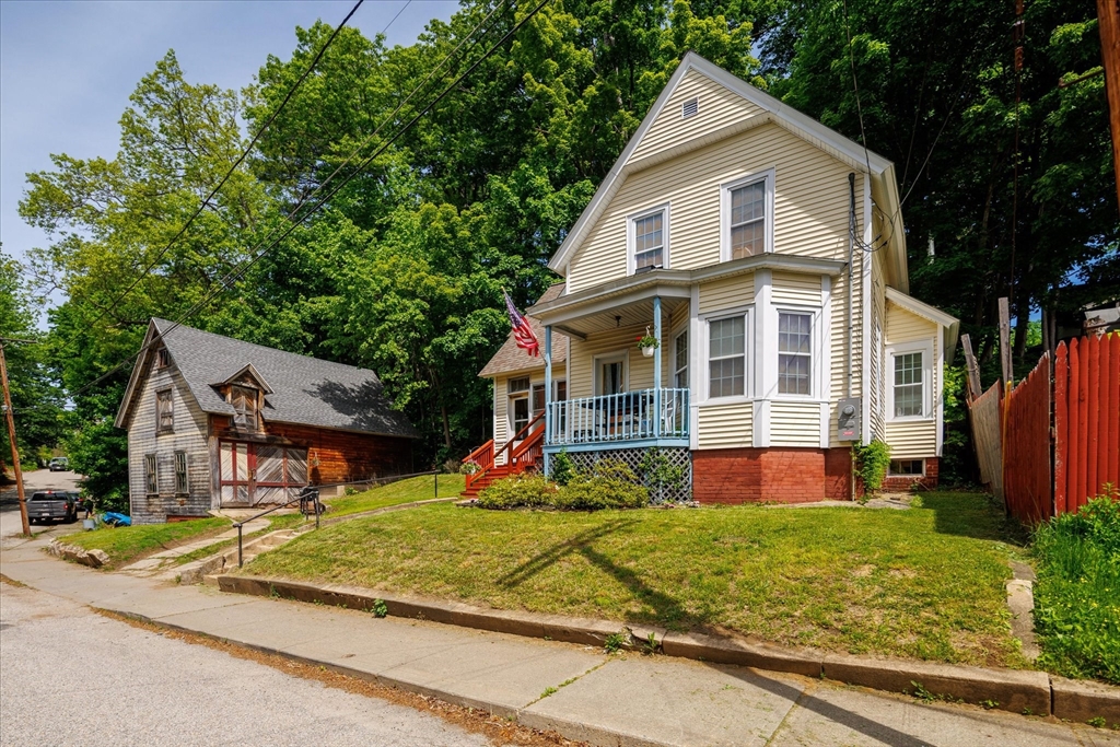 10 Kelton St, Orange, Massachusetts, 3 Bedrooms Bedrooms, 6 Rooms Rooms,2 BathroomsBathrooms,Residential,For Sale,Kelton St,73524597