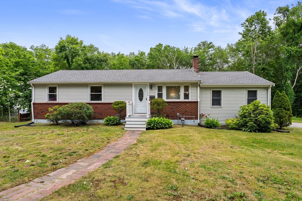 338 Levin Road, Rockland, Massachusetts, 3 Bedrooms Bedrooms, 7 Rooms Rooms,1 BathroomBathrooms,Residential,For Sale,Levin Road,73539420