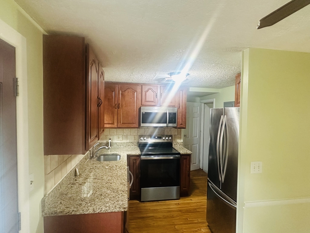 48 Wilson Dr, Framingham, Massachusetts, 3 Bedrooms Bedrooms, 5 Rooms Rooms,2 BathroomsBathrooms,Residential Lease,For Rent,Wilson Dr,73539421