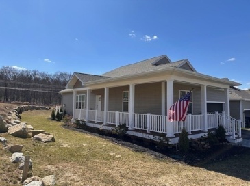 61 Spring Hill Dr, Uxbridge, Massachusetts, 2 Bedrooms Bedrooms, 4 Rooms Rooms,2 BathroomsBathrooms,Residential,For Sale,Spring Hill Dr,73475598