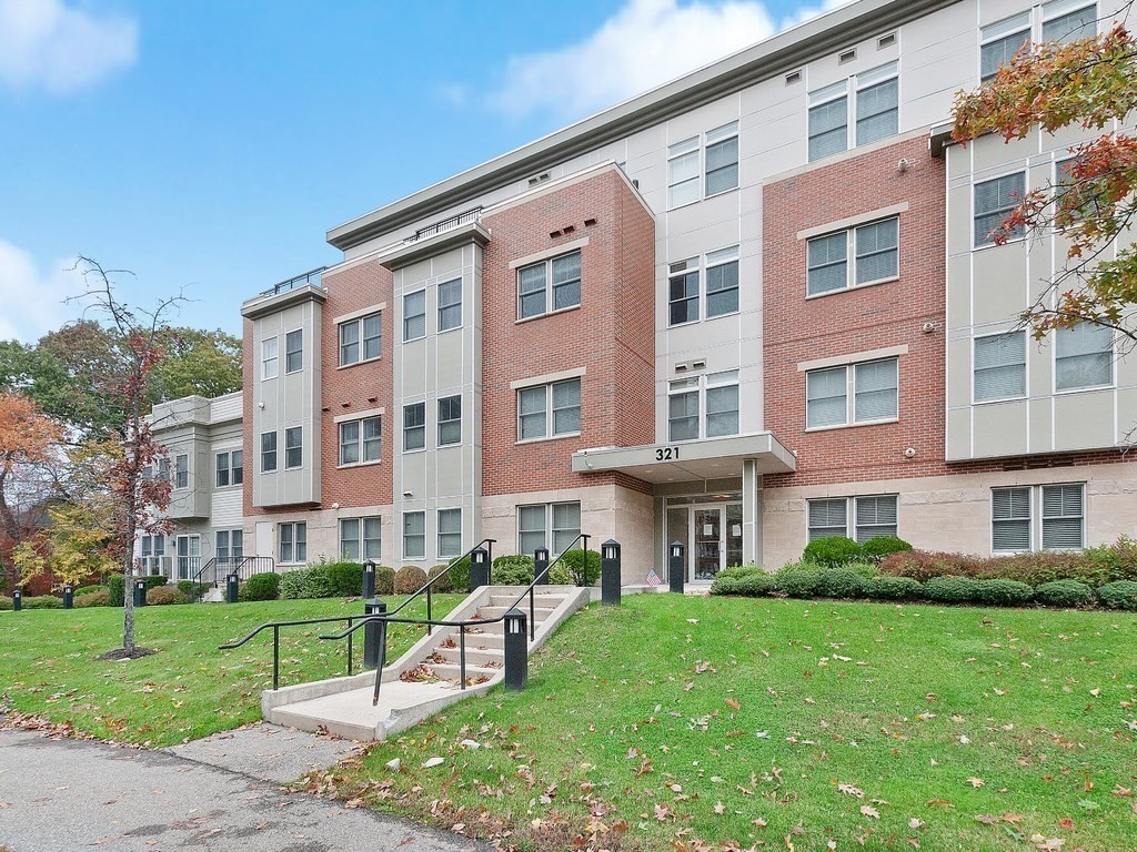 321 Hammond Pond Pkwy, Brookline, Massachusetts, 2 Bedrooms Bedrooms, 4 Rooms Rooms,2 BathroomsBathrooms,Residential Lease,For Rent,Hammond Pond Pkwy,73512686