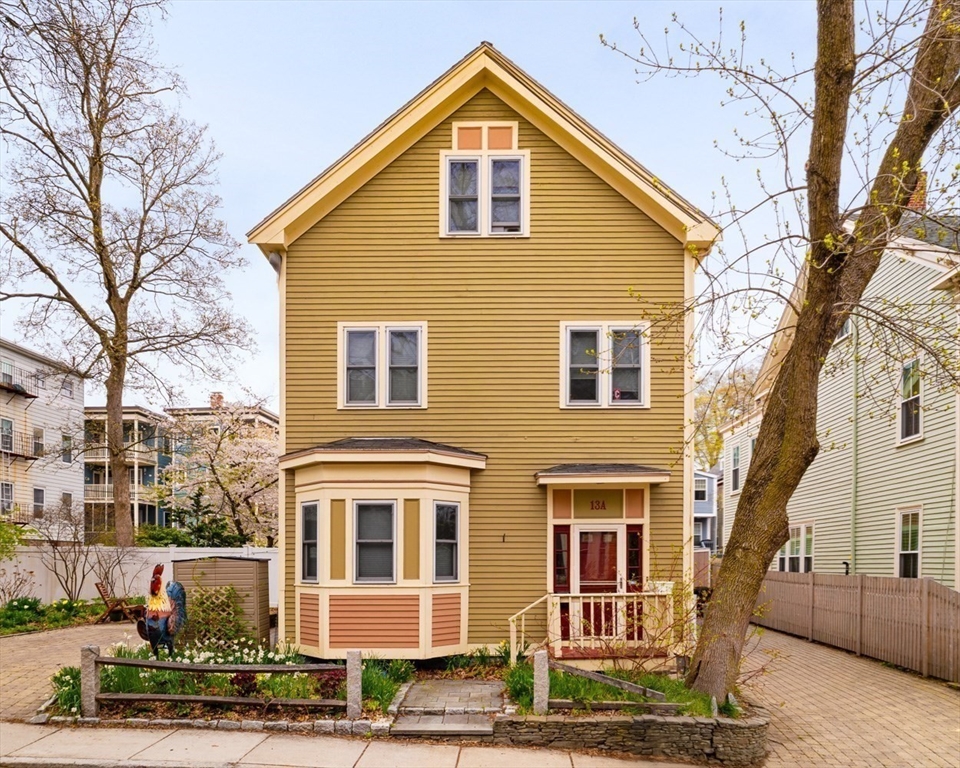 13 Hubbard Street, Boston, Massachusetts, 3 Bedrooms Bedrooms, 7 Rooms Rooms,2 BathroomsBathrooms,Residential,For Sale,Hubbard Street,73507780