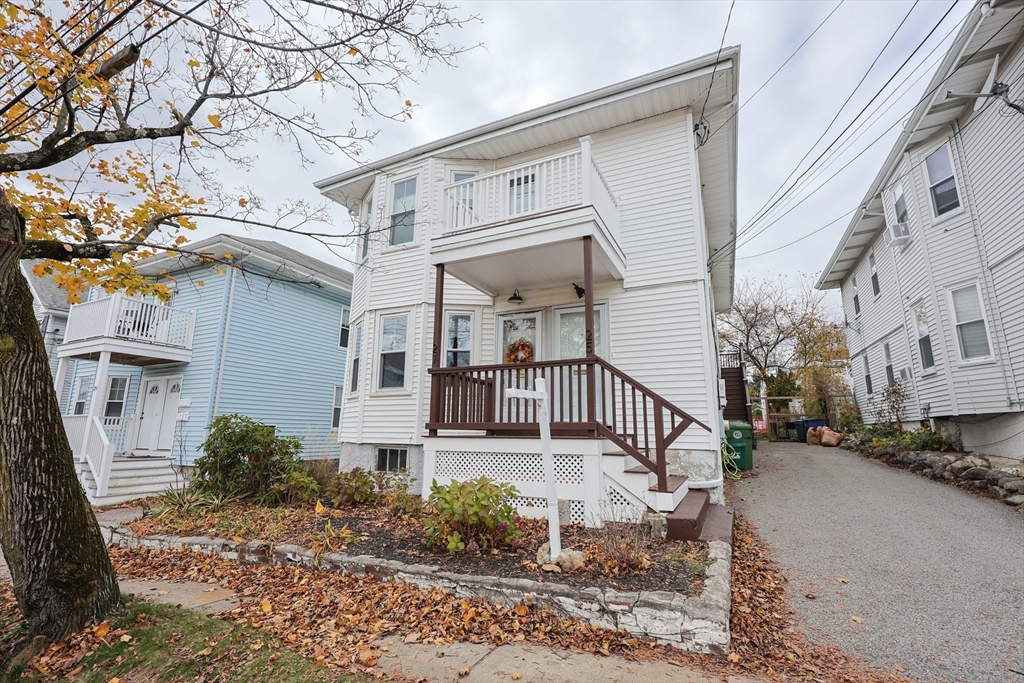 27 Oakland St, Watertown, Massachusetts, 2 Bedrooms Bedrooms, 5 Rooms Rooms,2 BathroomsBathrooms,Residential,For Sale,Oakland St,73456595