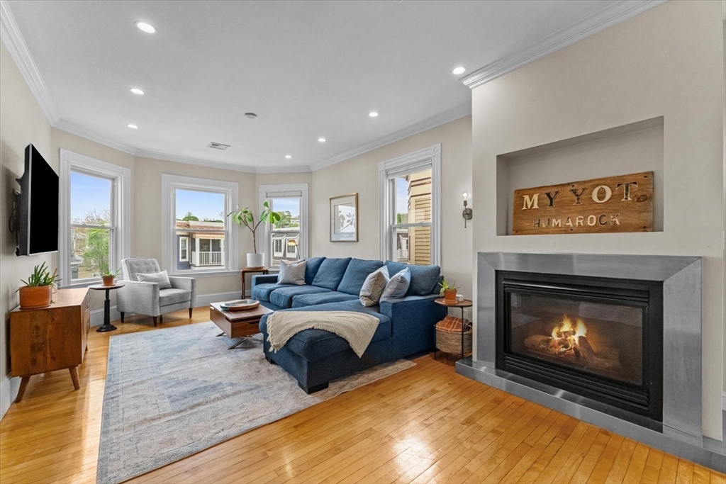 45 Pearl, Boston, Massachusetts, 2 Bedrooms Bedrooms, 5 Rooms Rooms,2 BathroomsBathrooms,Residential,For Sale,Pearl,73517423