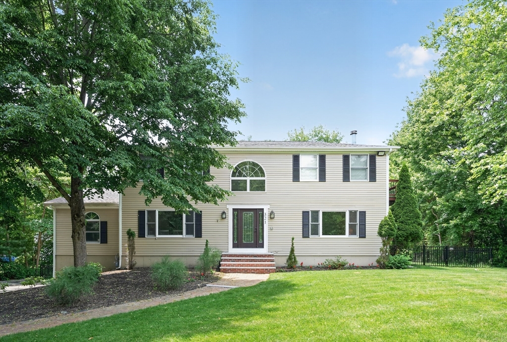 321 Birchbark Dr, Hanson, Massachusetts, 5 Bedrooms Bedrooms, 9 Rooms Rooms,2.5 BathroomsBathrooms,Residential,For Sale,Birchbark Dr,73539431