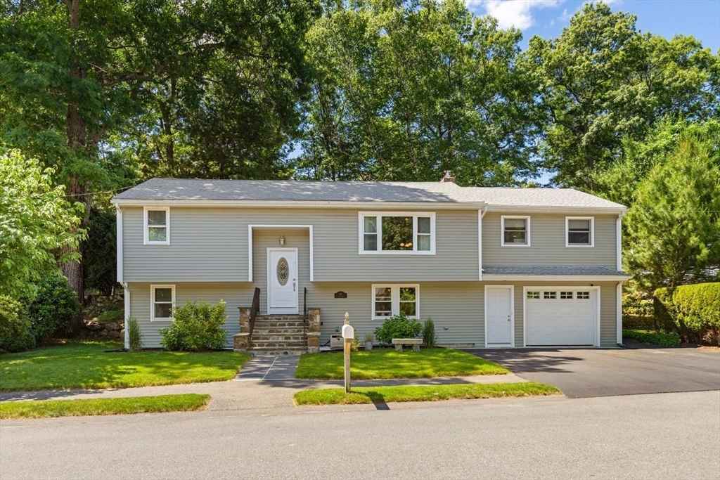 94 Judge Road, Lynn, Massachusetts, 4 Bedrooms Bedrooms, 8 Rooms Rooms,2 BathroomsBathrooms,Residential,For Sale,Judge Road,73539438
