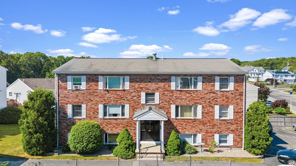 50 Clark St, Fall River, Massachusetts, 2 Bedrooms Bedrooms, 4 Rooms Rooms,1 BathroomBathrooms,Residential,For Sale,Clark St,73539440