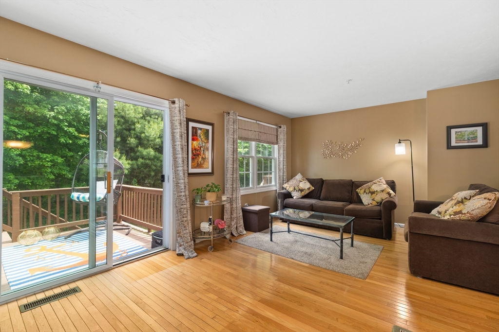 1907 Thayer St, Abington, Massachusetts, 2 Bedrooms Bedrooms, 5 Rooms Rooms,1.5 BathroomsBathrooms,Residential,For Sale,Thayer St,73539466