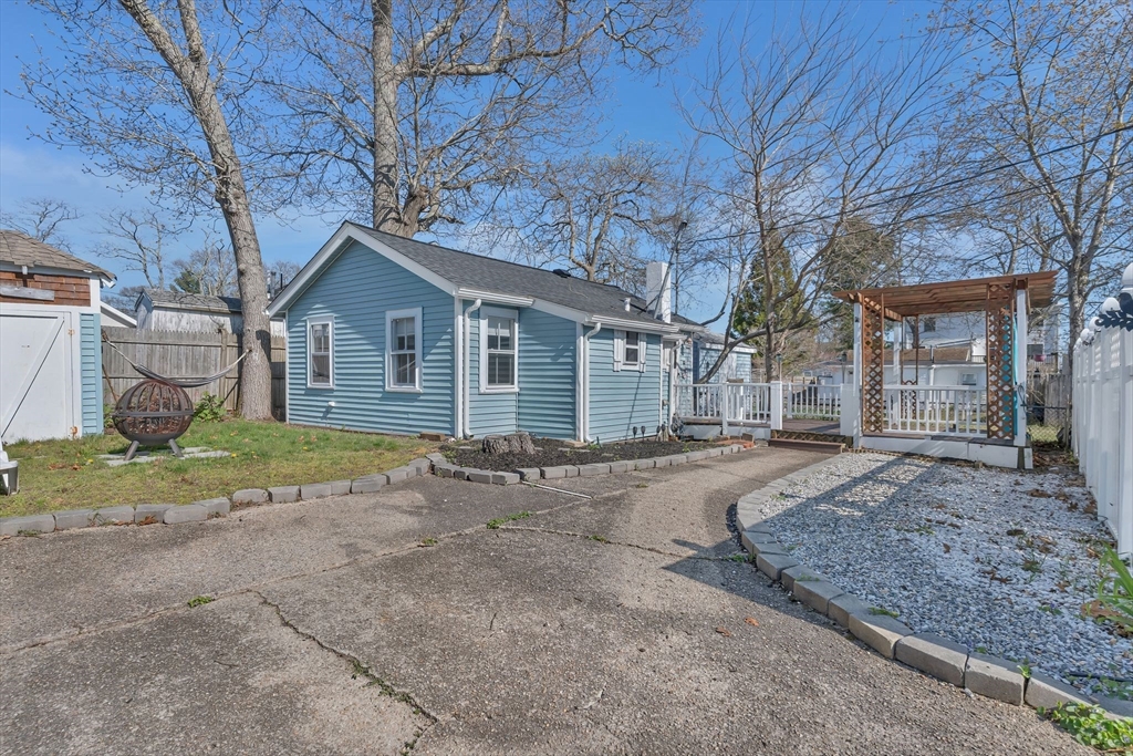 10-R Barnes St, Wareham, Massachusetts, 2 Bedrooms Bedrooms, 4 Rooms Rooms,1 BathroomBathrooms,Residential,For Sale,Barnes St,73514906