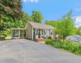 100 Delmar Dr, Northbridge, Massachusetts, 3 Bedrooms Bedrooms, 6 Rooms Rooms,1 BathroomBathrooms,Residential,For Sale,Delmar Dr,73539481