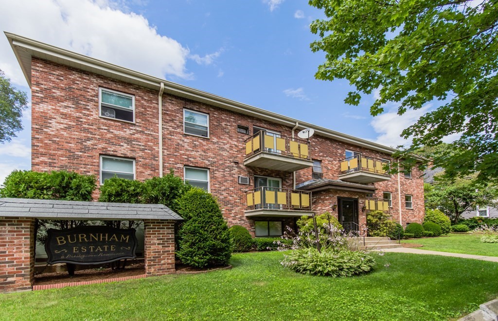 43 Burnham St, Belmont, Massachusetts, 2 Bedrooms Bedrooms, 4 Rooms Rooms,1.5 BathroomsBathrooms,Residential Lease,For Rent,Burnham St,73538841