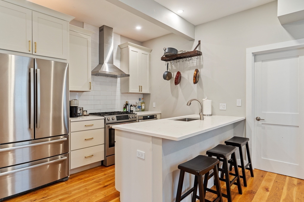 182 W 7th St, Boston, Massachusetts, 2 Bedrooms Bedrooms, 5 Rooms Rooms,2 BathroomsBathrooms,Residential Lease,For Rent,W 7th St,73539499