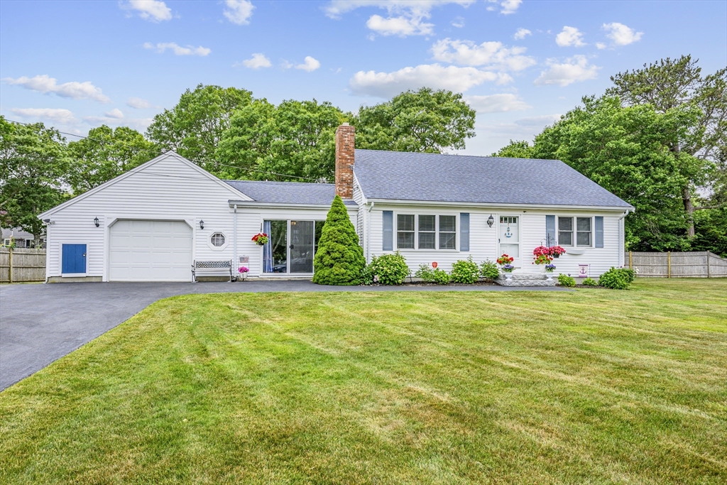 1 Captain Dore Rd, Yarmouth, Massachusetts, 2 Bedrooms Bedrooms, 6 Rooms Rooms,1.5 BathroomsBathrooms,Residential,For Sale,Captain Dore Rd,73539505