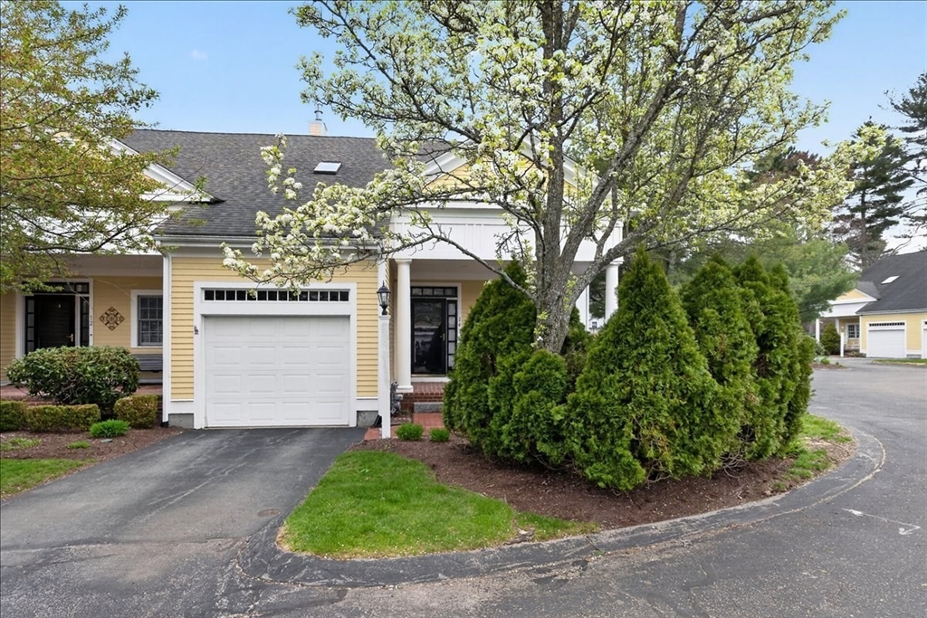 14 Whiting Ln, Hingham, Massachusetts, 2 Bedrooms Bedrooms, 8 Rooms Rooms,2.5 BathroomsBathrooms,Residential,For Sale,Whiting Ln,73539494