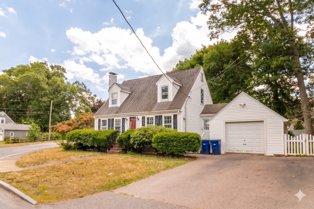 53 Park Ave, Braintree, Massachusetts, 3 Bedrooms Bedrooms, 6 Rooms Rooms,1.5 BathroomsBathrooms,Residential,For Sale,Park Ave,73539501