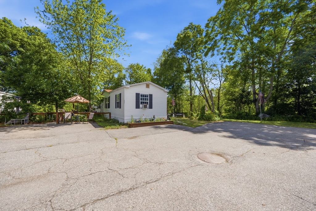 209 Shoreline Dr, Tewksbury, Massachusetts, 2 Bedrooms Bedrooms, 5 Rooms Rooms,1.5 BathroomsBathrooms,Residential,For Sale,Shoreline Dr,73539509